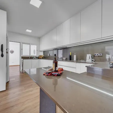 بيت للعطل House Sea Front