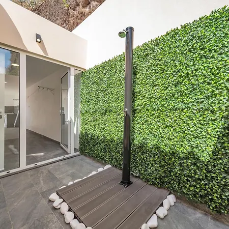 House Sea Front بيت للعطل